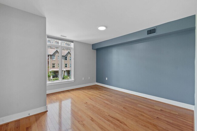 Building Photo - 1336 Belmont St NW