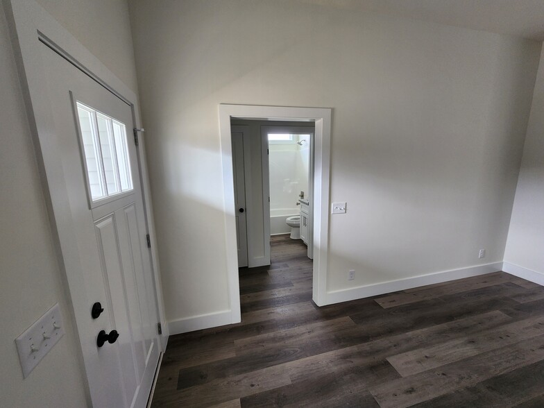 hallway to bedrooms - 710 Miriah Dr