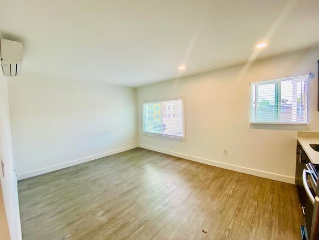 Building Photo - El Buho