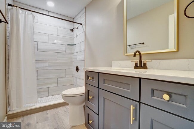 Building Photo - 325 Westridge Cir