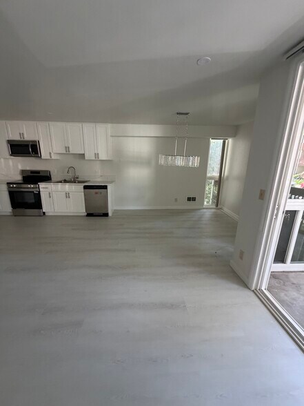 Building Photo - 5650 Sumner Way