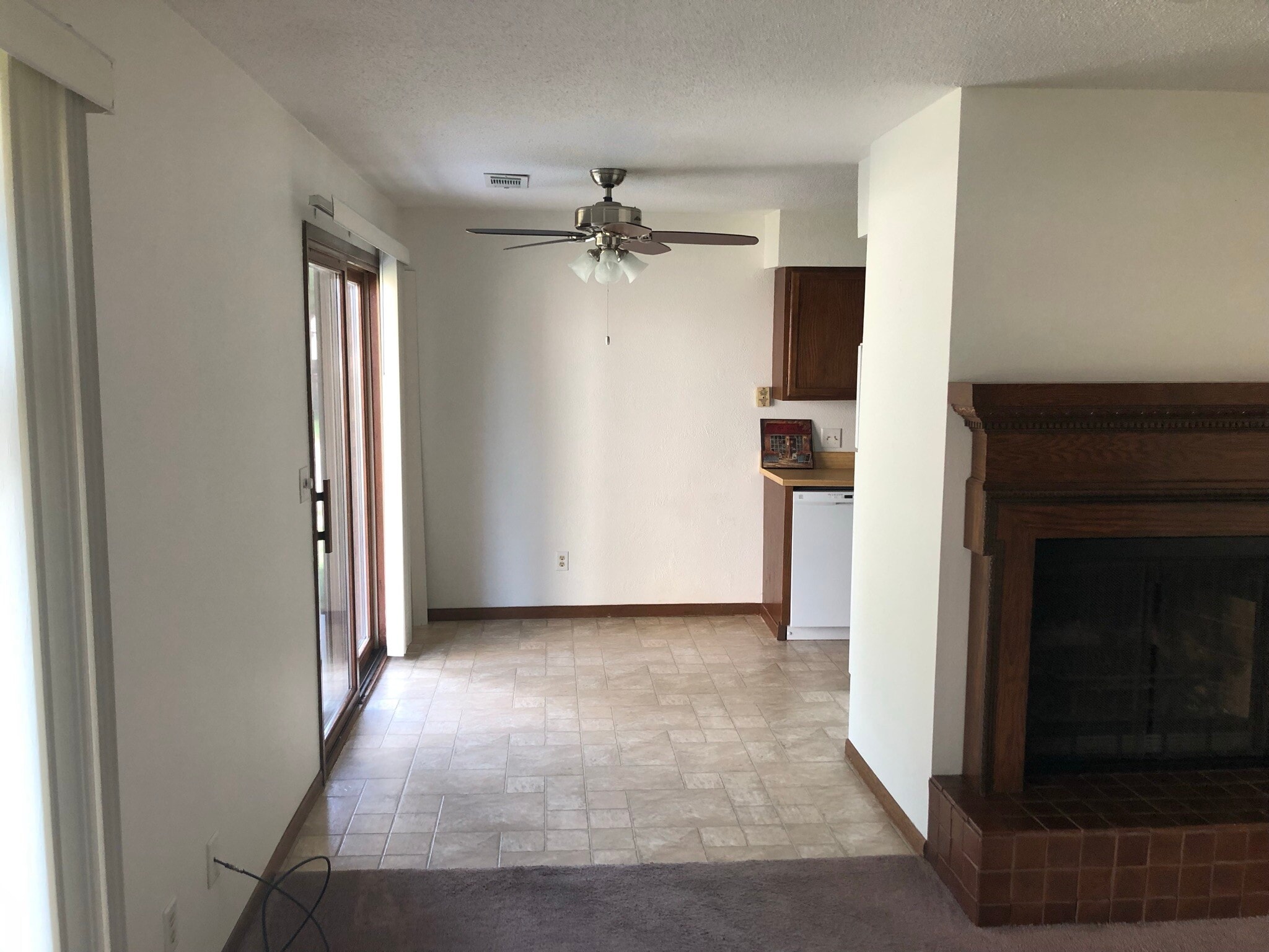 Building Photo - 225 S Ridge Dr