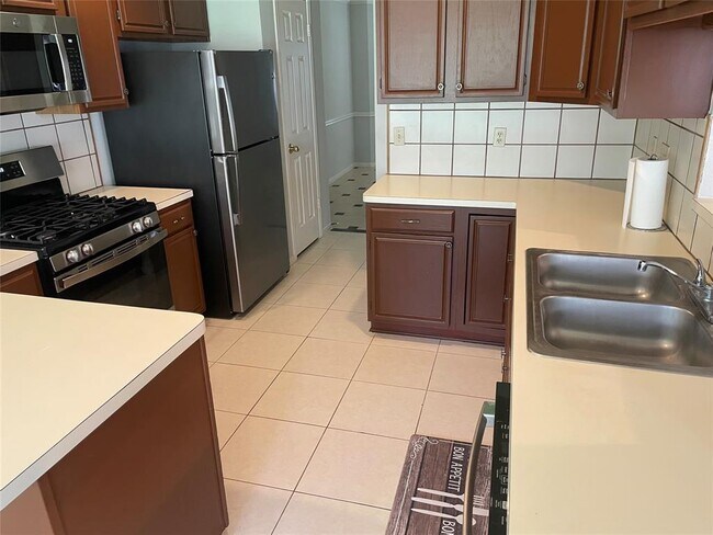 Building Photo - 4703 Leicester Way