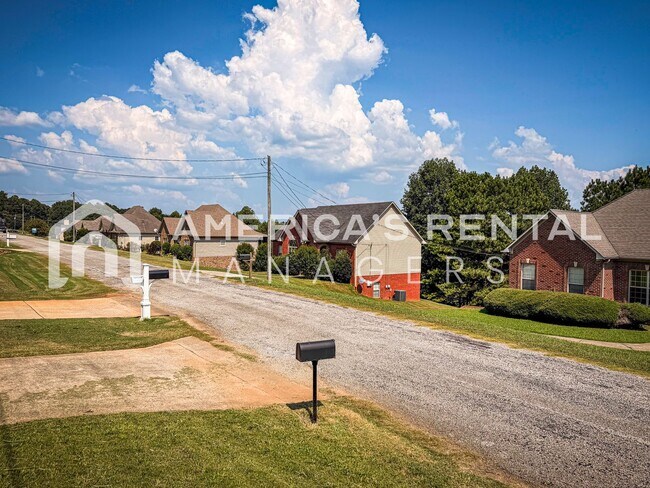 Building Photo - 584 Woodland Ridge Rd