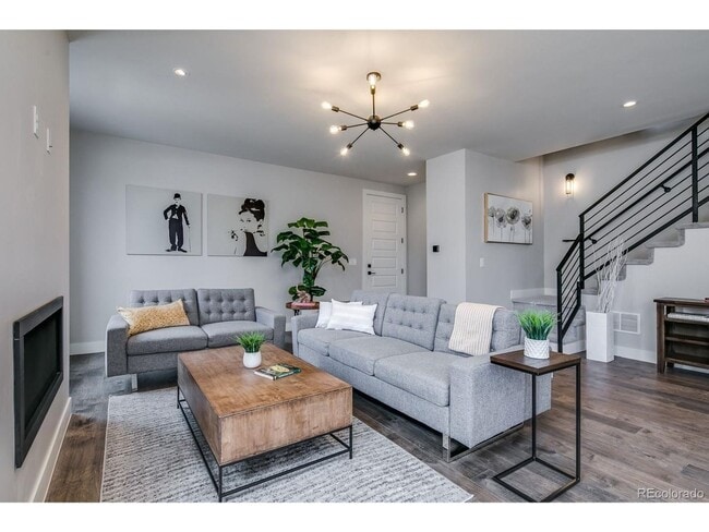 Building Photo - ONE MONTH FREE - Modern 3BR Townhome in Denver