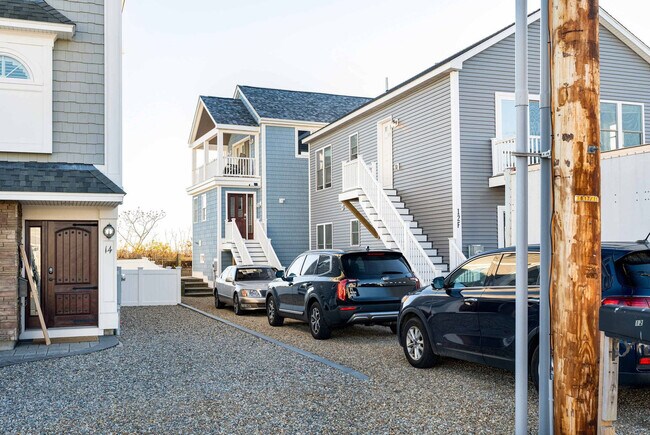 Building Photo - 12 Epping Ave