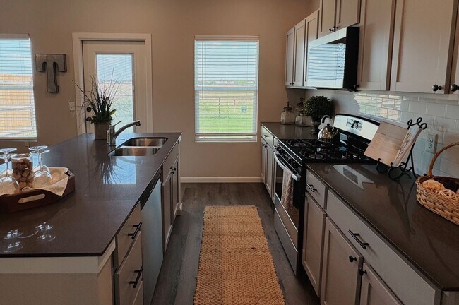 Building Photo - Townhome For Rent NW OKC!