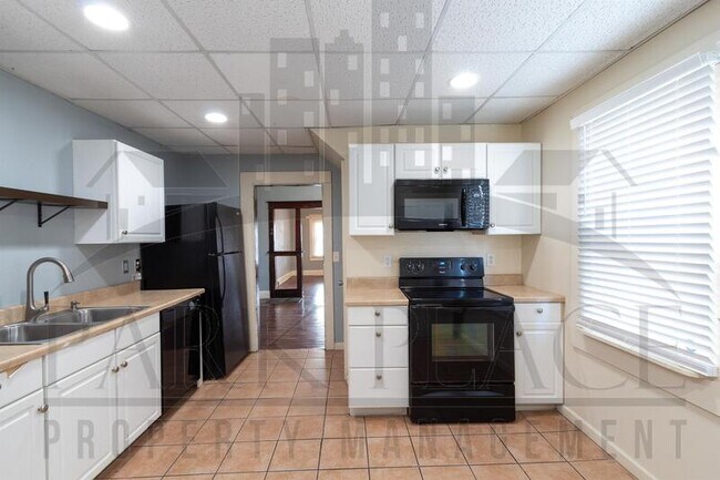 Building Photo - 734 E Morris St