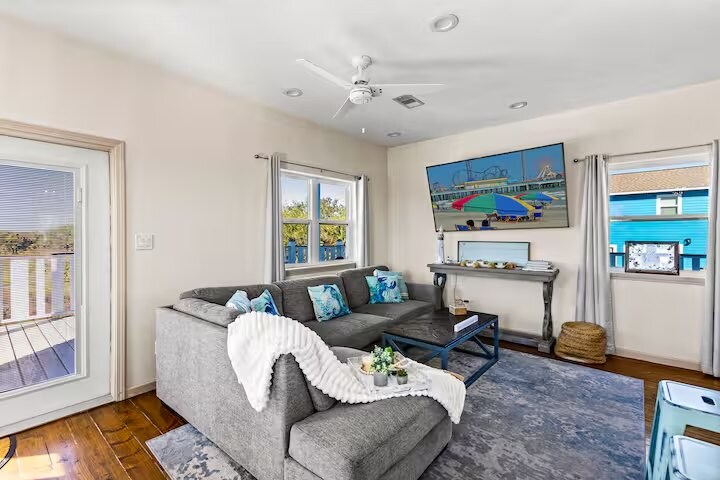Building Photo - 14204 Miramar Dr