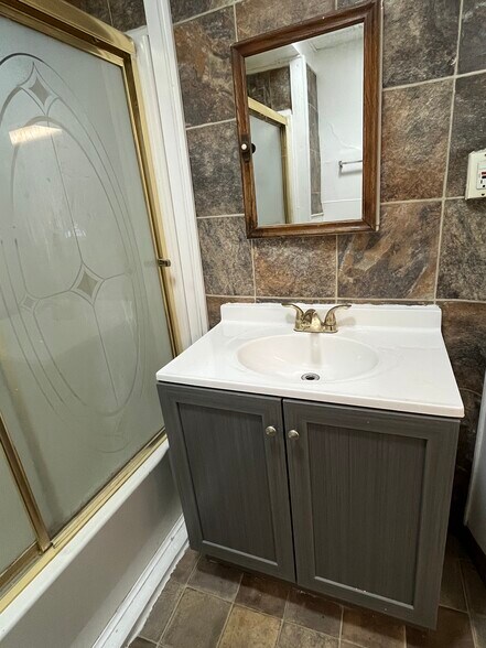 Building Photo - 749 Alpine Ave NW