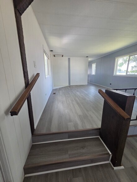 Building Photo - 1511 Mydland Rd