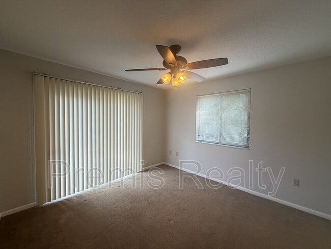 Building Photo - 20 Ridgecroft Ln