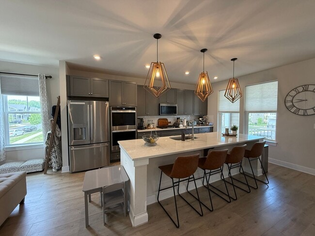 Building Photo - Gorgeous Potomac Shores End Unit Townhome