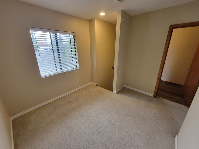 Building Photo - 249