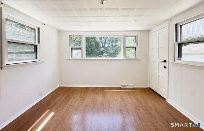 Building Photo - 225 Battis Rd