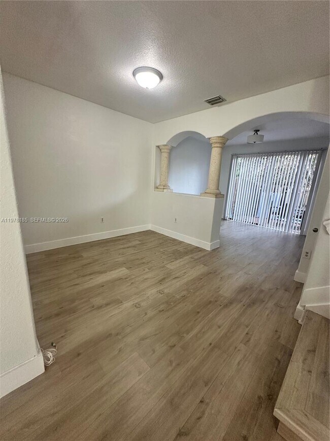 Building Photo - 1481 SE 24th Ct