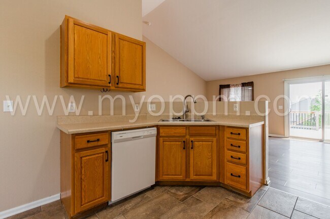 Building Photo - Stunning 3 Bedroom / 2 Bathroom Home | Mil...