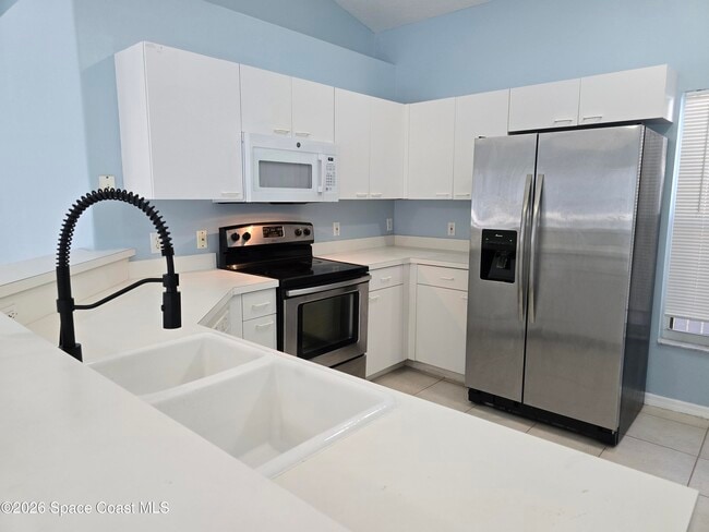 Building Photo - 481 10th Pl