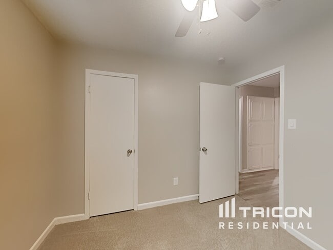 Building Photo - 612 Circleview Dr