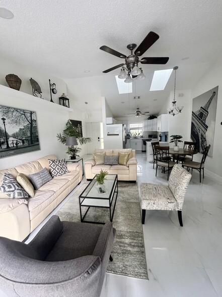 Building Photo - 949 Cinnamon Ct