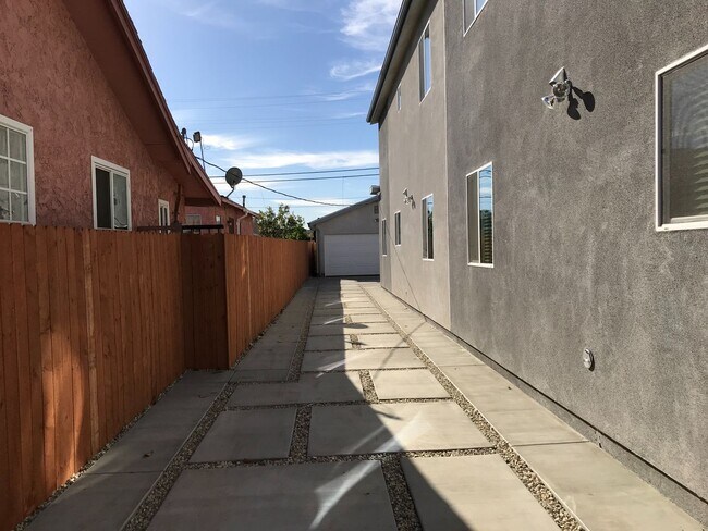 Building Photo - 74(860)