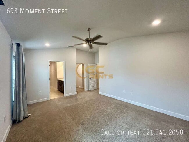 Building Photo - 693 Moment St