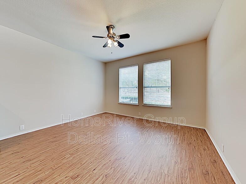 Building Photo - 2216 Stoneleigh Pl