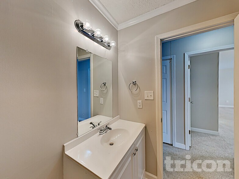 Building Photo - 3118 Montcalm Ct