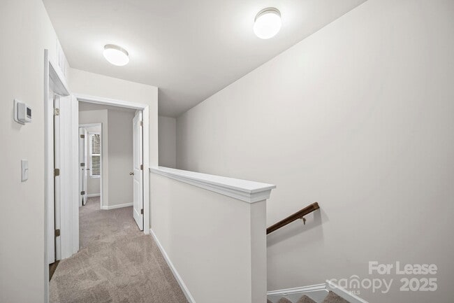 Building Photo - 916 S Battleground Ave