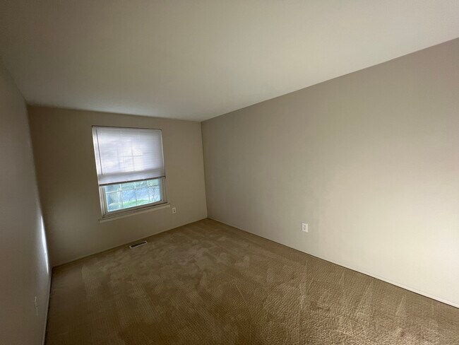 Building Photo - 1891 N Lake Dr