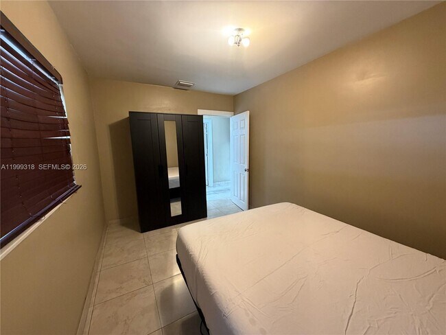 Building Photo - 414 SW 2nd Terrace