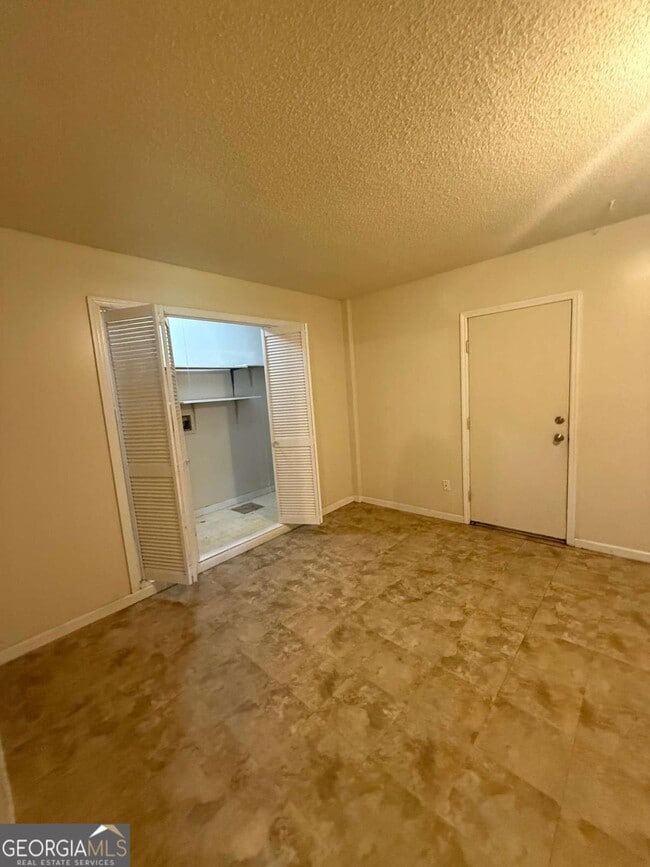 Building Photo - 814 Kelly Dr