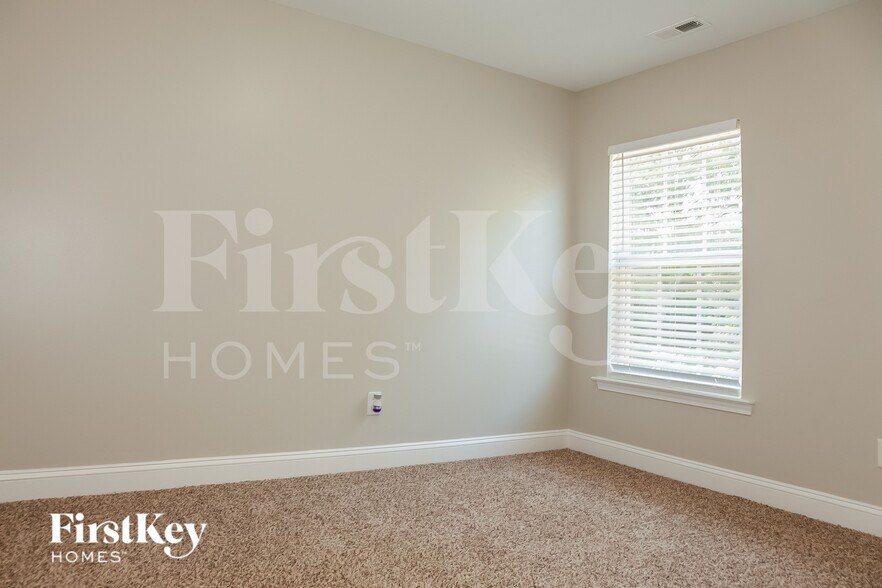 Building Photo - 1033 Kings Mountain Ln