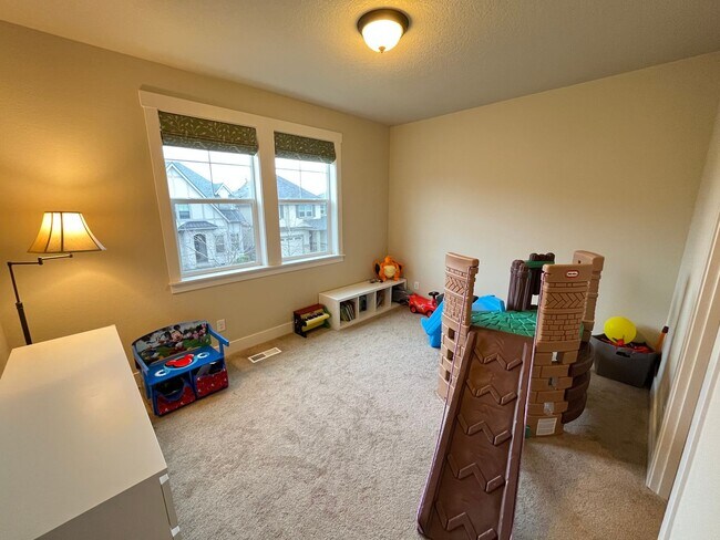 Building Photo - Beautiful Beaverton 3 Bedroom 2.5 Bathroom ~ Home In River Terrace w/ Level 2 EV Charger in Garage!