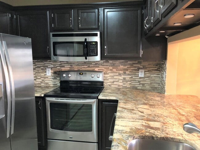 Building Photo - 19827 Henderson Rd