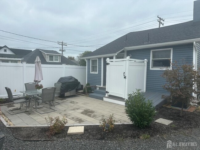 Building Photo - 602 18th Ave
