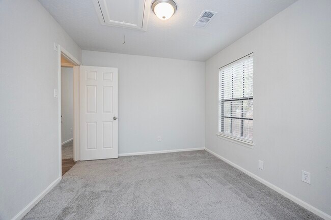 Building Photo - 86 W Stony Bridge Cir