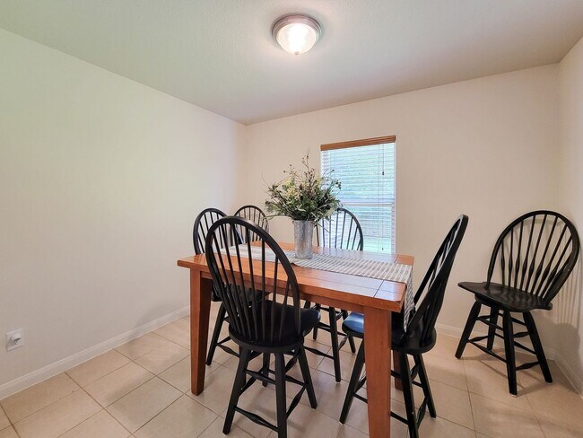 Building Photo - BEAUTIFUL LARGE 1 STORY 3 BEDROOM 2 BATH H...