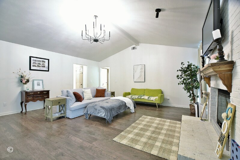 Building Photo - 4660 Woodmere Ln