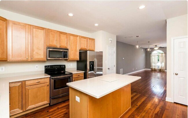 Building Photo - Charming 2bdrm 2.5 bath Patterson Park home with parking and rooftop deck