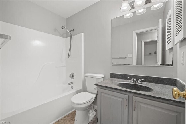 Building Photo - 714 Sutherland Dr