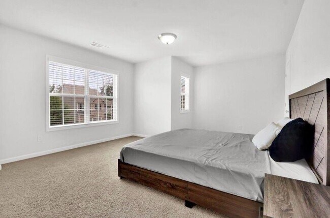 Building Photo - 6651 Rivergreen Rd