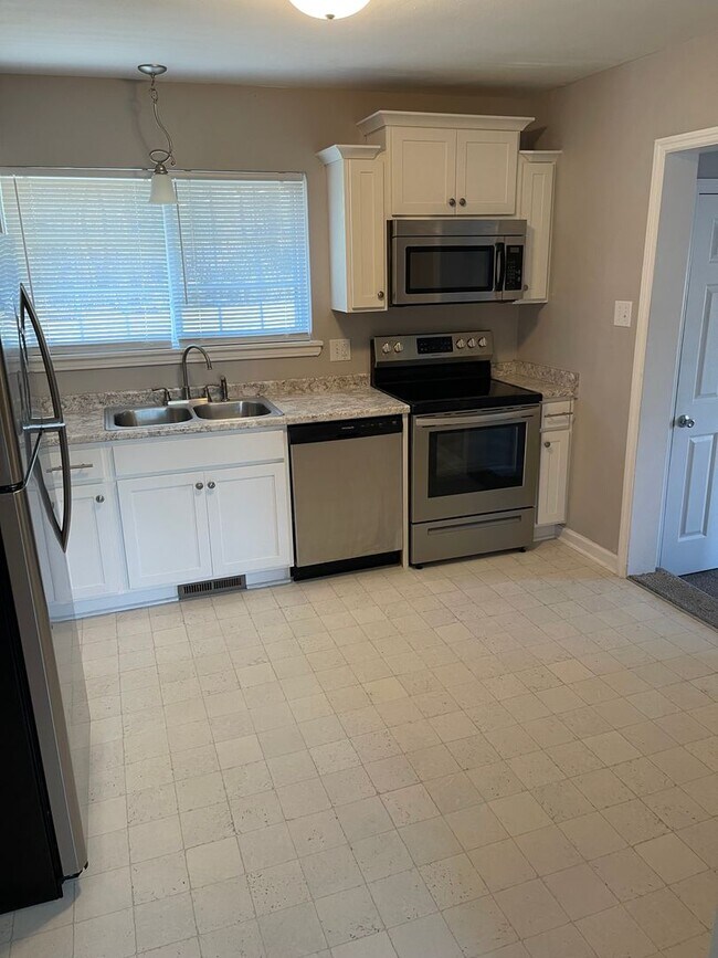 Building Photo - Renovated 1950's 3 Bedroom Home For Rent!