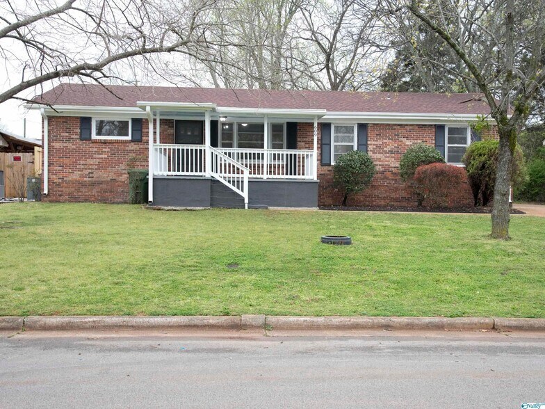 Building Photo - 609 Marguerite Dr NW
