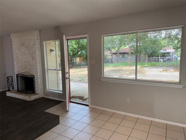 Building Photo - 7318 Lunar Dr
