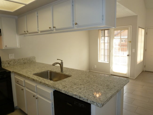 Building Photo - Stetson Townhomes