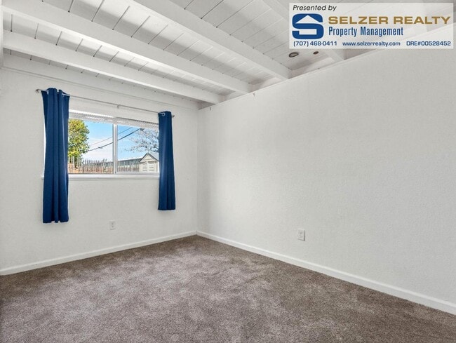 Building Photo - Nicely updated 3 bd. home within walking d...