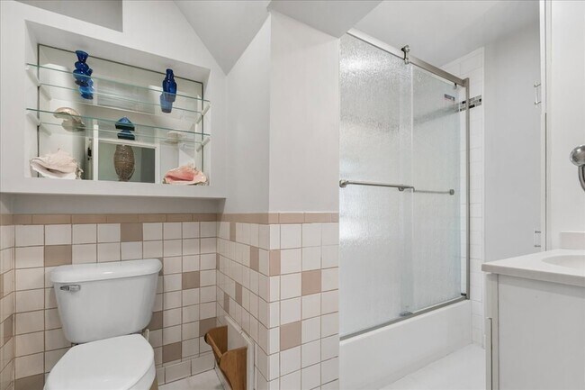 Building Photo - 35 Lakeview Pl