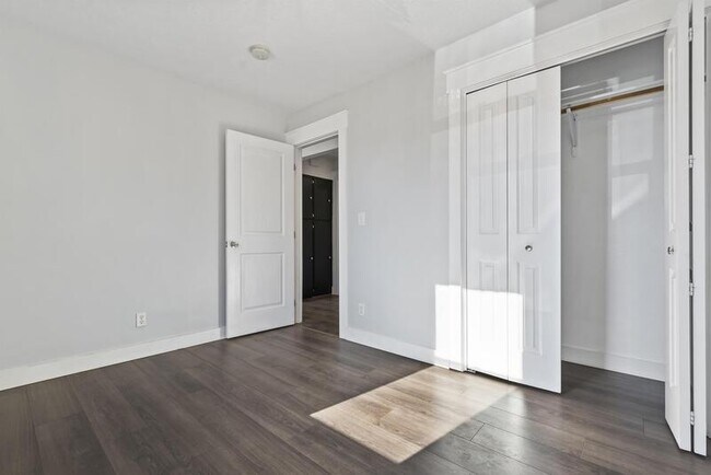 Building Photo - 3718 Custer Dr