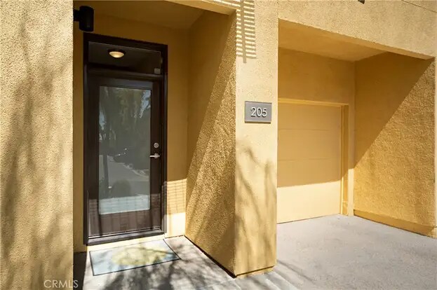 Building Photo - 1020 E Palm Canyon Dr